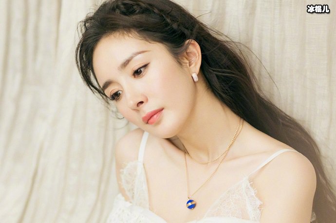 杨幂清纯照,32岁的杨幂还是能够看到少女的影子