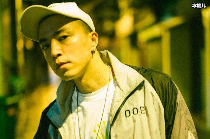 Jony J照片