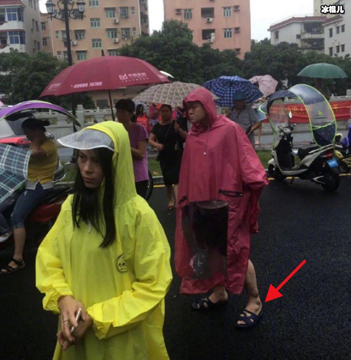 岳云鹏接孩子放学