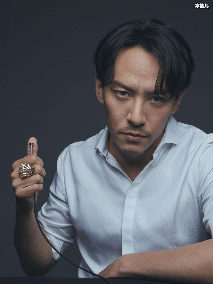 张震不争名逐利,一直默默提升自己的演技