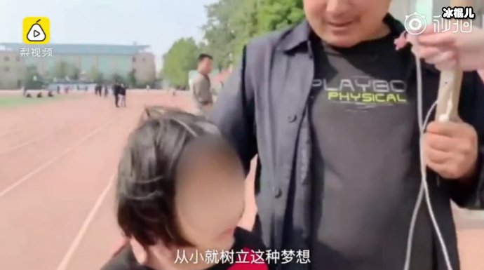 高烧举吊瓶参观衡水中学