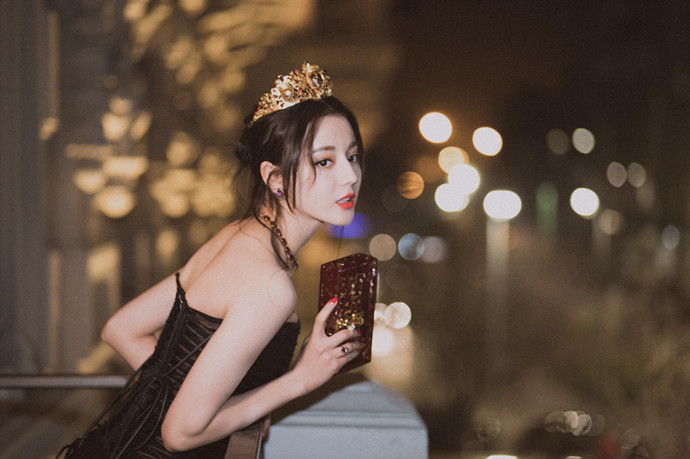 热巴获奖是德不配位还是名副其实？