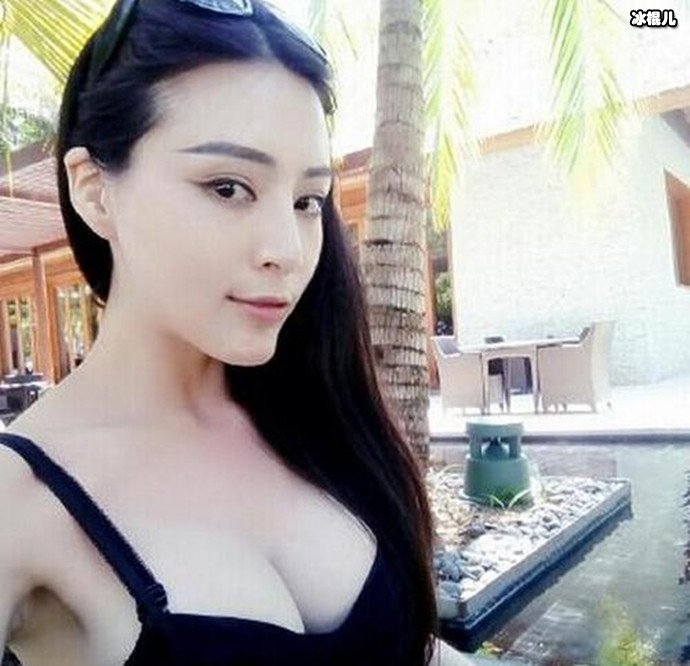 伍娇照片