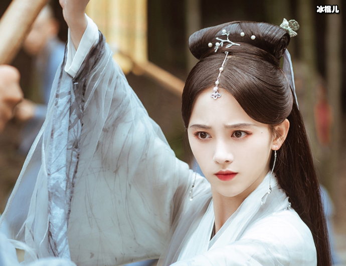 美成仙的鞠婧祎