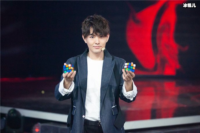 邓男子照片