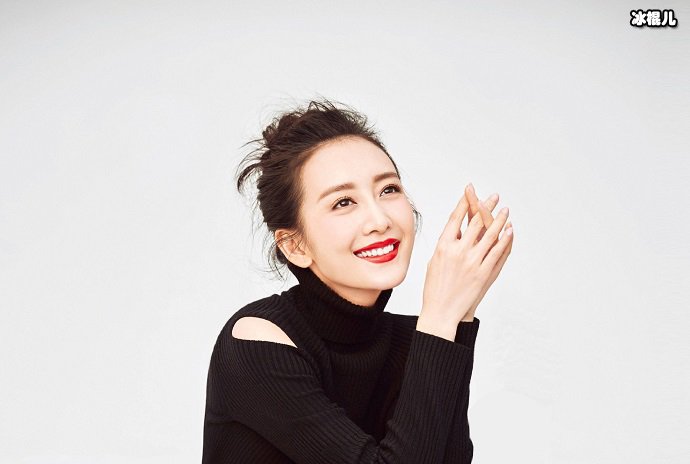 王鸥烈焰红唇