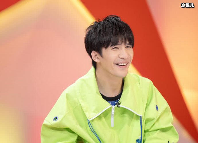 李艾与经纪人低调领证 结婚四年今晒孕照