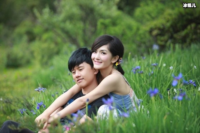 张杰谢娜早期合照,当时的张杰还是很青涩的。
