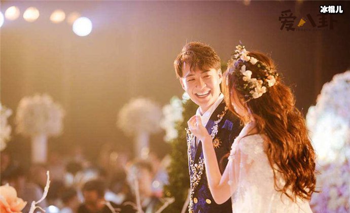 微博晒婚礼照